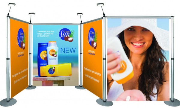 Aero banner display systems feature multiple images attached to each other with an aluminium housing
