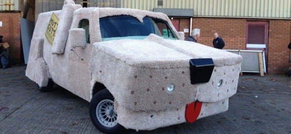 vehincle wrap carried out by cuspal for the dumb and dumber to movie premiere