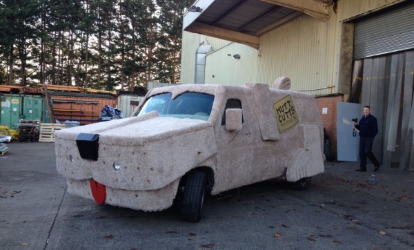 A Van wrapped to replicate the dumb and dumber mutt cuts van for the movie premiere
